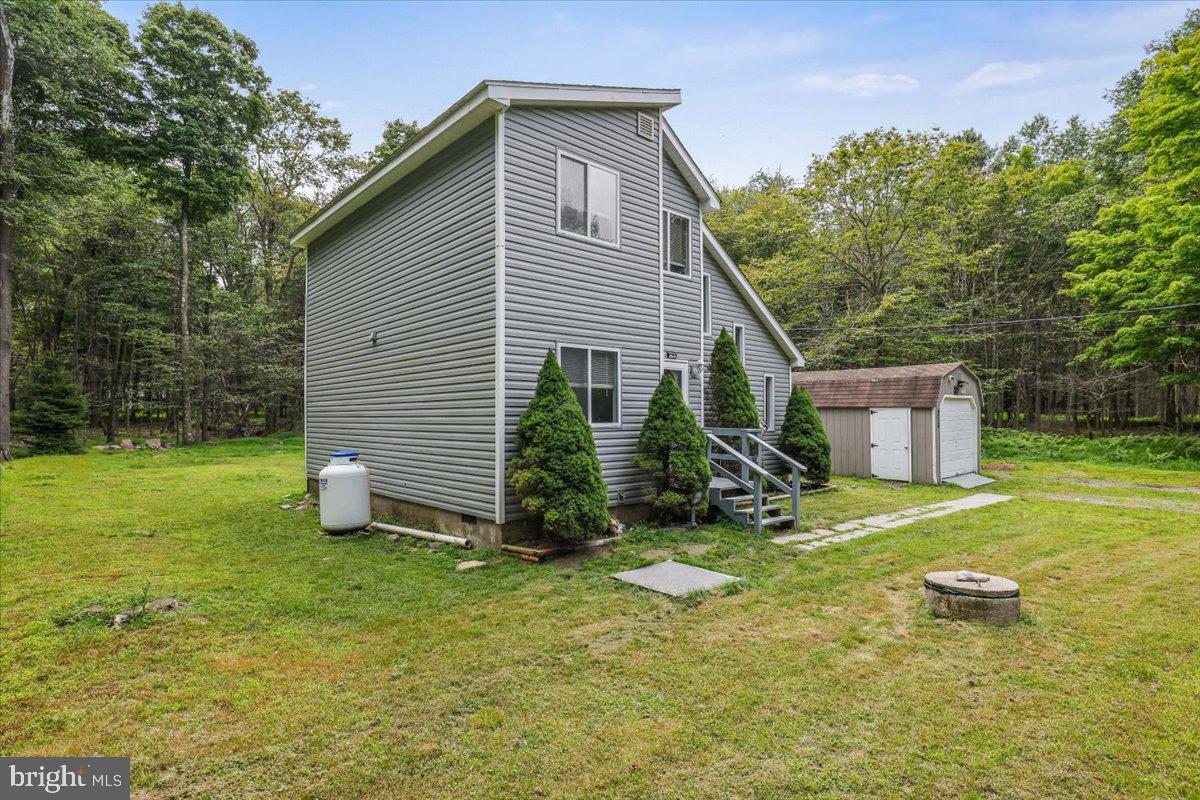 1065 Breezewood Dr Property Photo 5