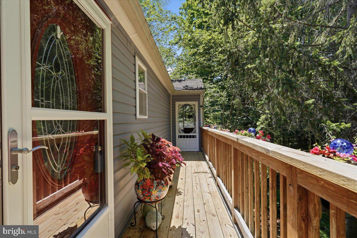 1458 Woodcrest Ln Property Photo 3