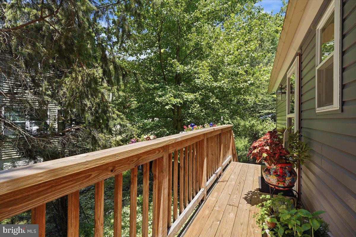 1458 Woodcrest Ln Property Photo 4