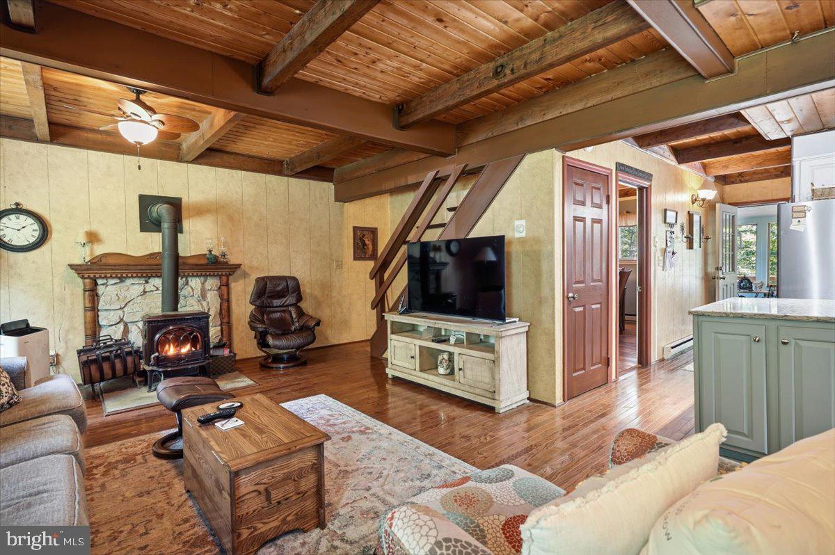 1458 Woodcrest Ln Property Photo 8