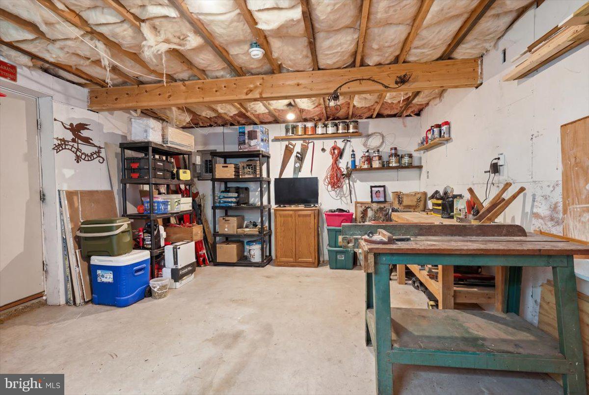 1458 Woodcrest Ln Property Photo 24