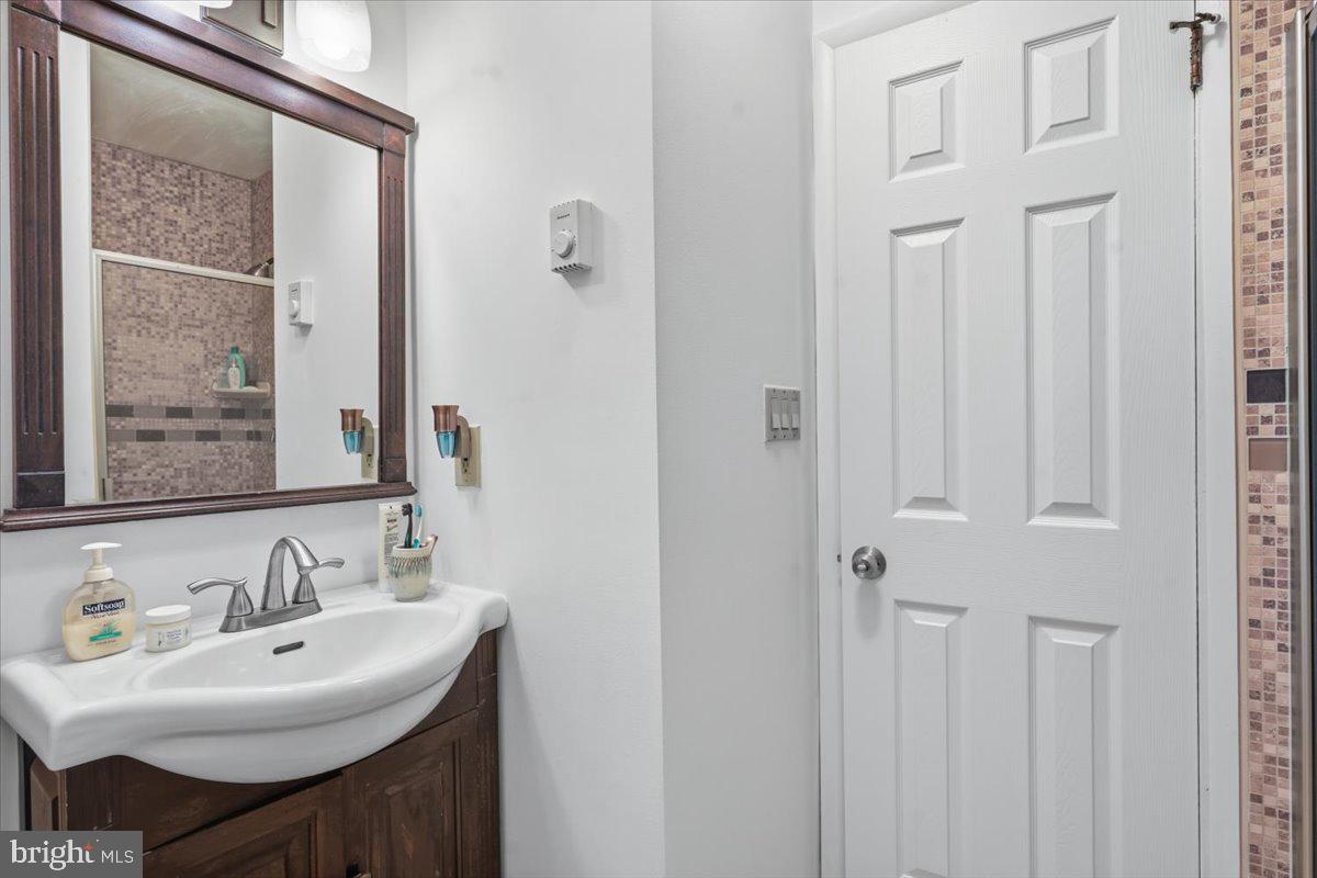 1458 Woodcrest Ln Property Photo 29