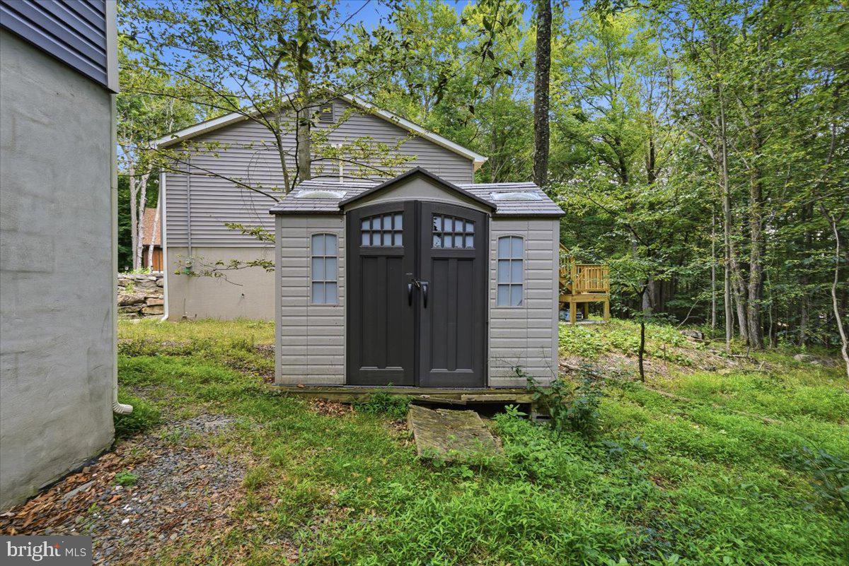 1458 Woodcrest Ln Property Photo 36