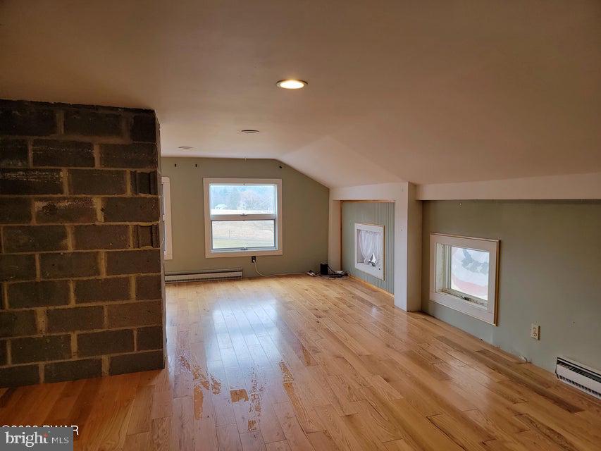 346 Main St Property Photo 3