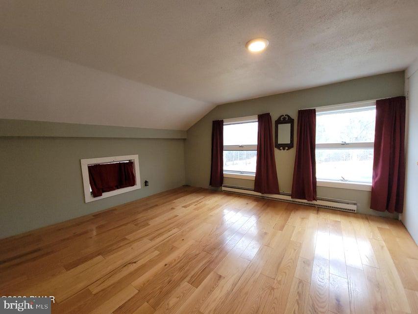 346 Main St Property Photo 4