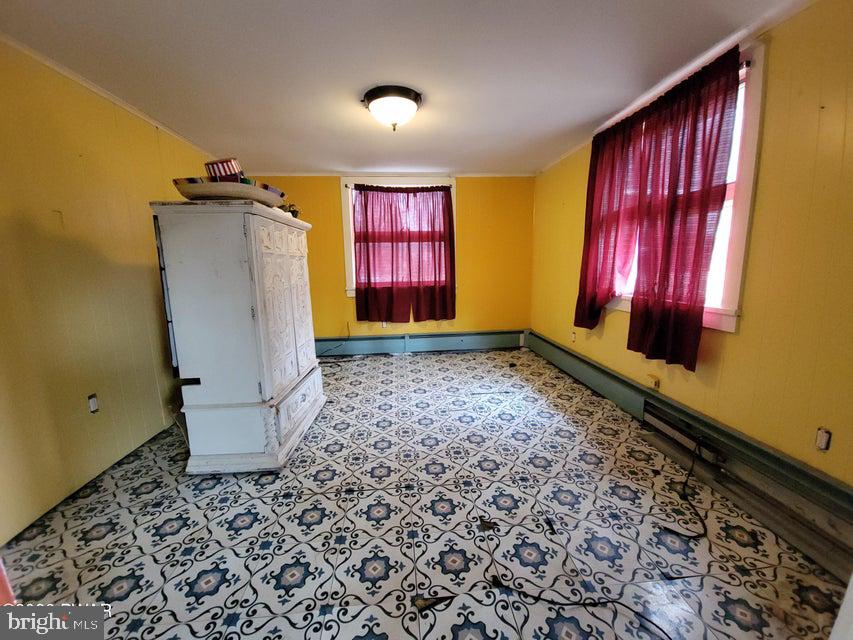 346 Main St Property Photo 5