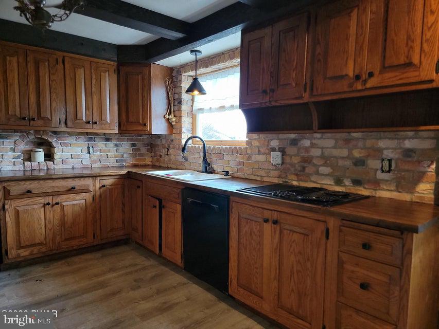 346 Main St Property Photo 7