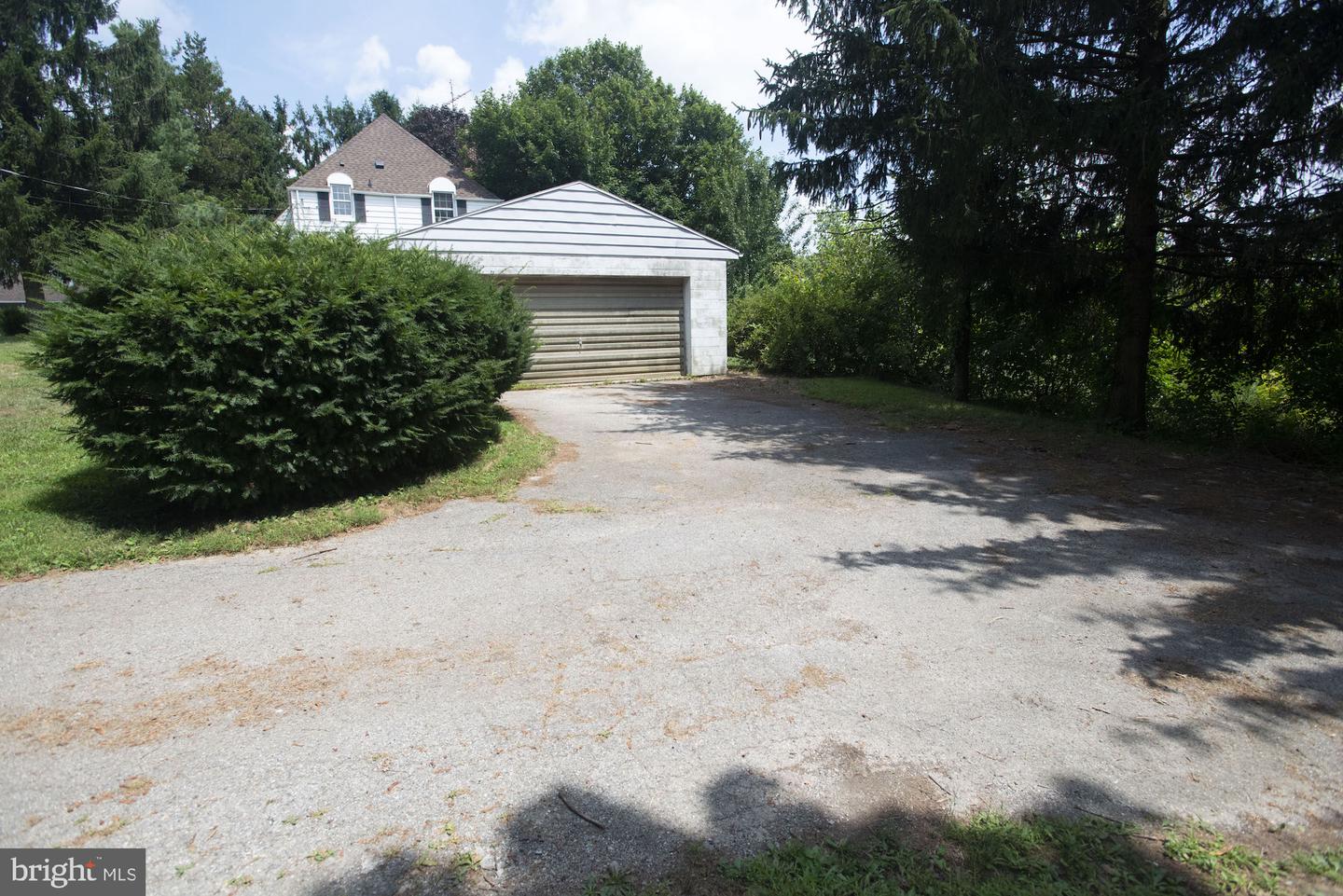 874 & 884 Delta Rd Property Photo 6