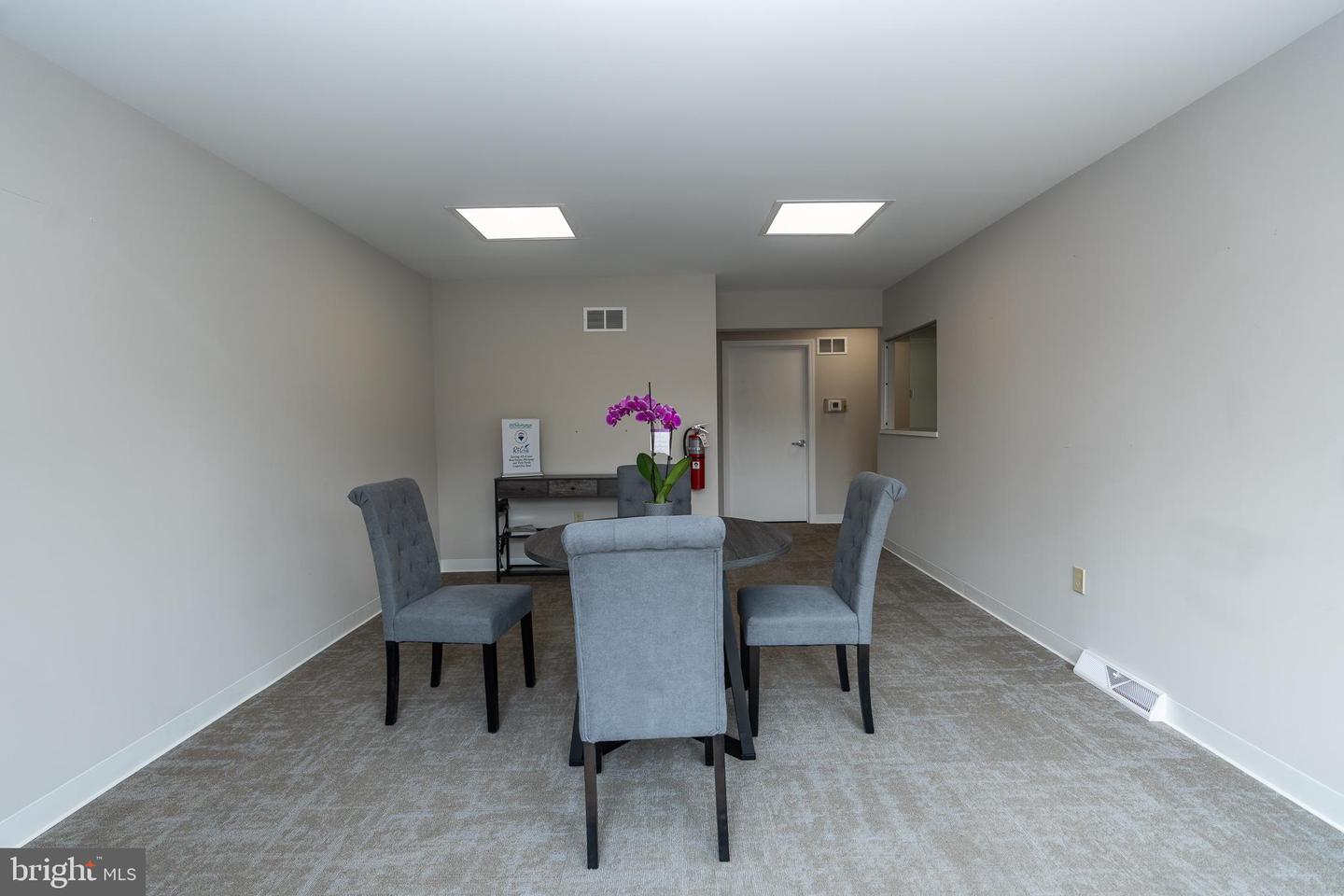 2242 S Queen St Property Photo 3