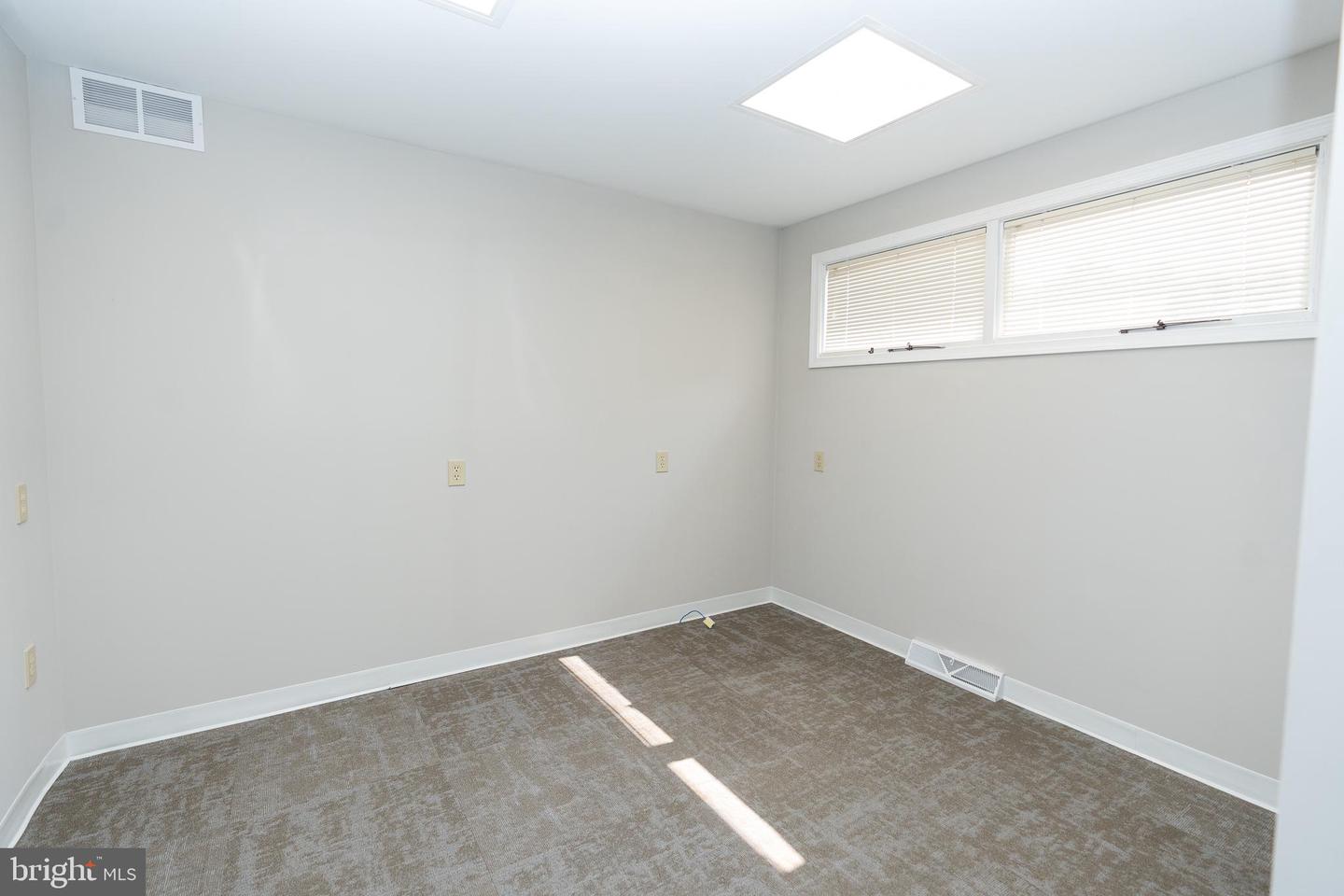 2242 S Queen St Property Photo 14