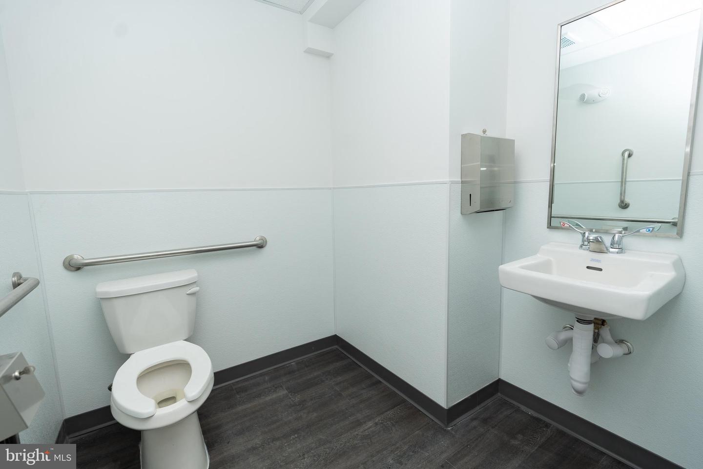 2242 S Queen St Property Photo 31