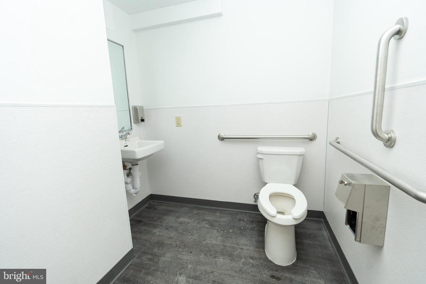 2242 S Queen St Property Photo 32