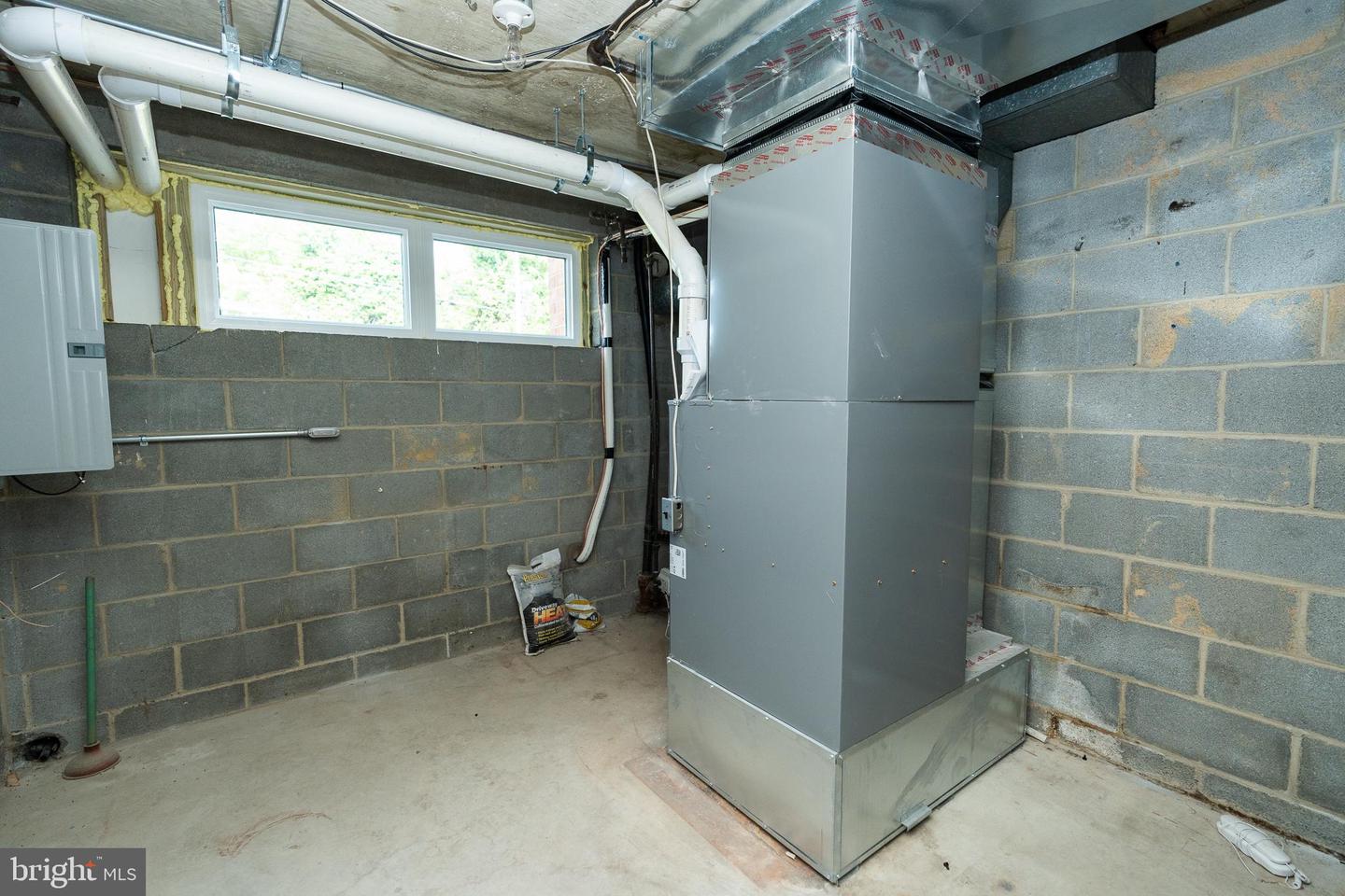 2242 S Queen St Property Photo 40