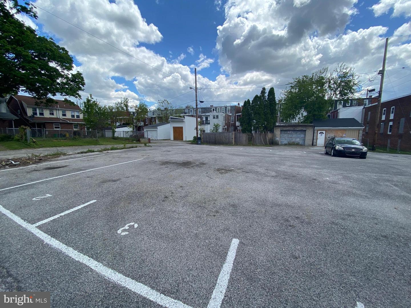 747 S Pershing Ave #parking Spot Property Photo 2