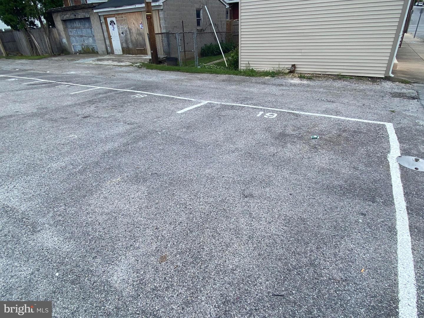 747 S Pershing Ave #parking Spot Property Photo 5