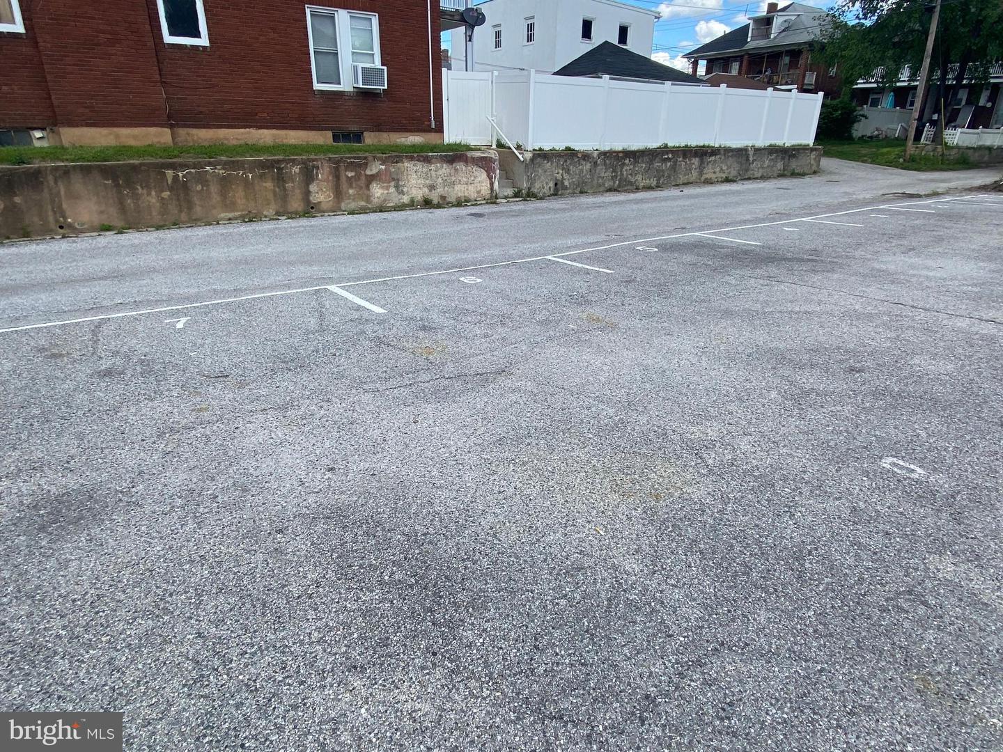 747 S Pershing Ave #parking Spot Property Photo 6