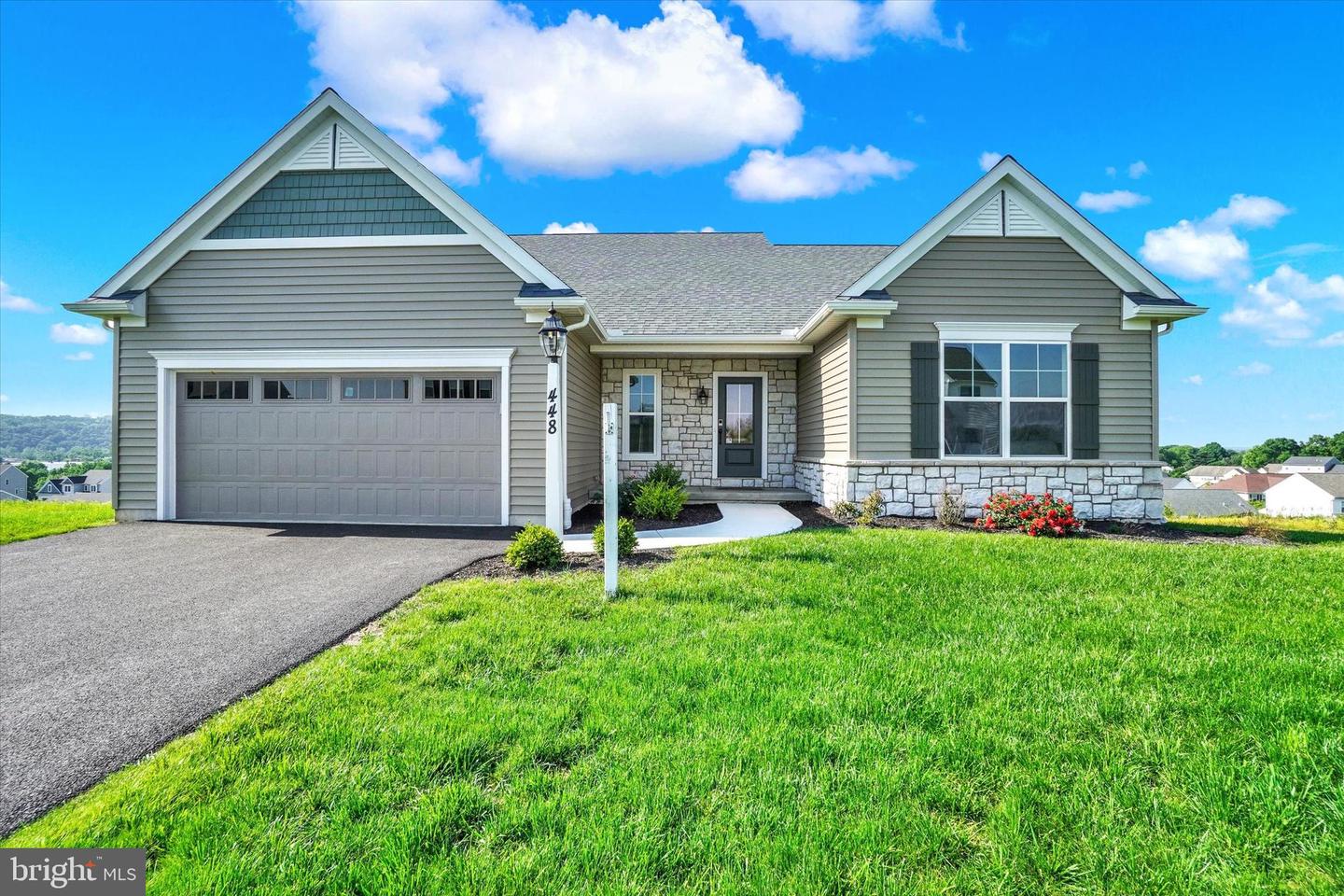 448 Springhouse Ln Property Photo 1