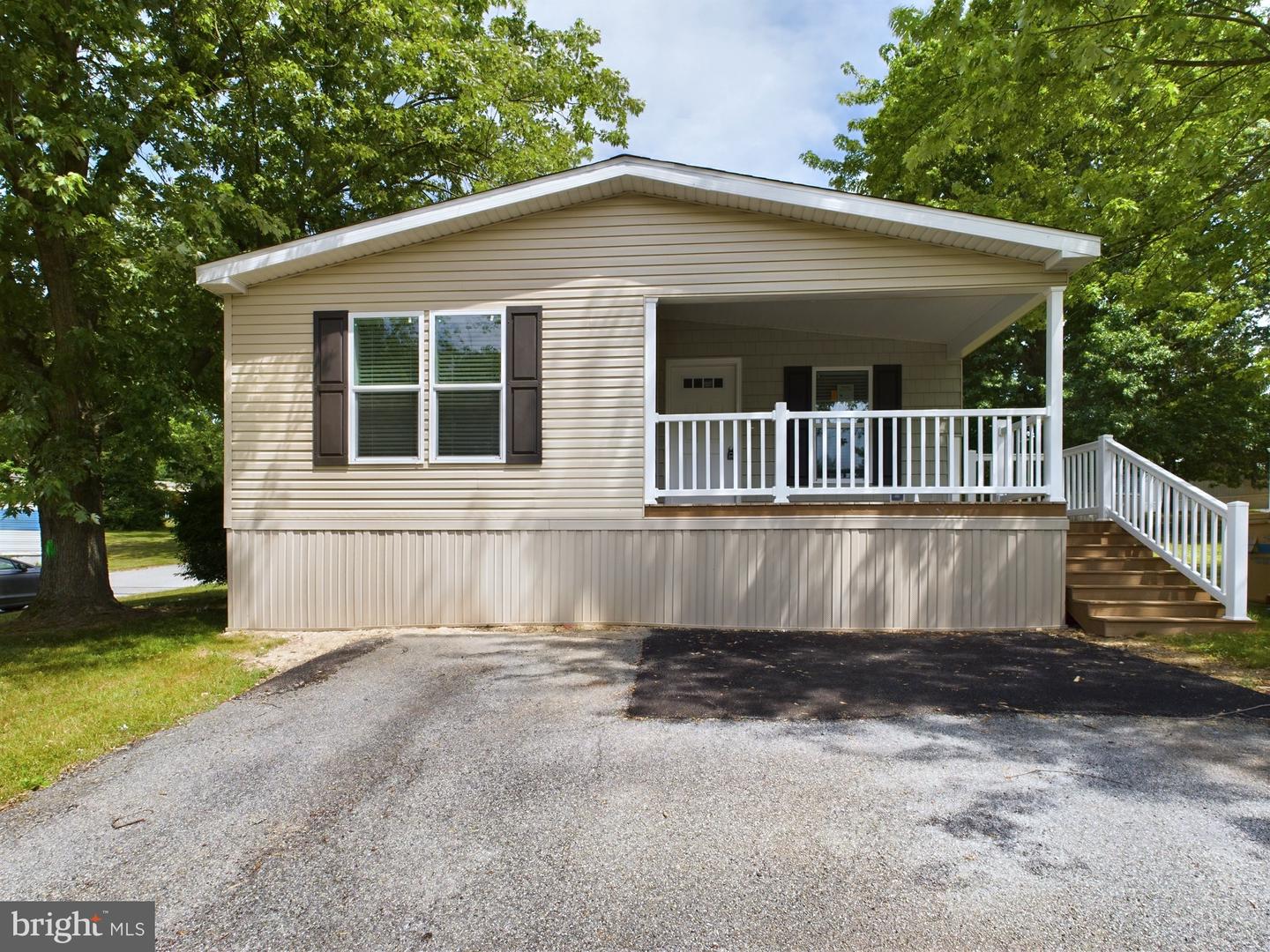 723 Lake Dr Property Photo