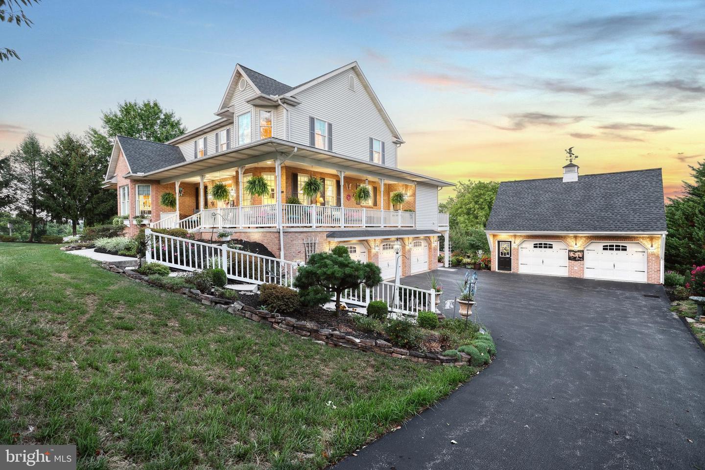 1709 Country Manor Dr Property Photo 2