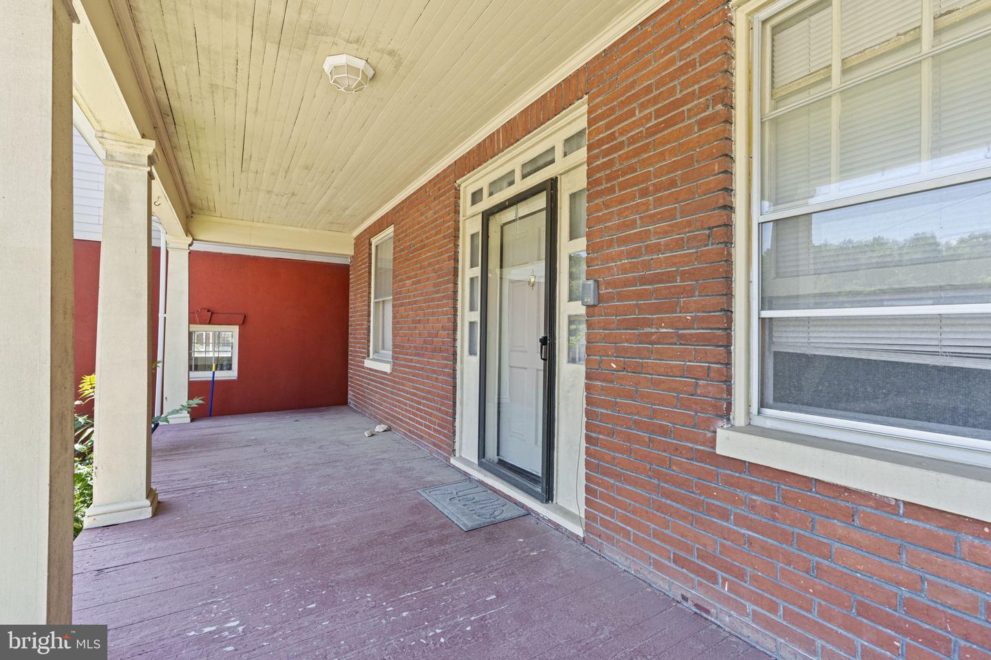 1422 S George St Property Photo 6