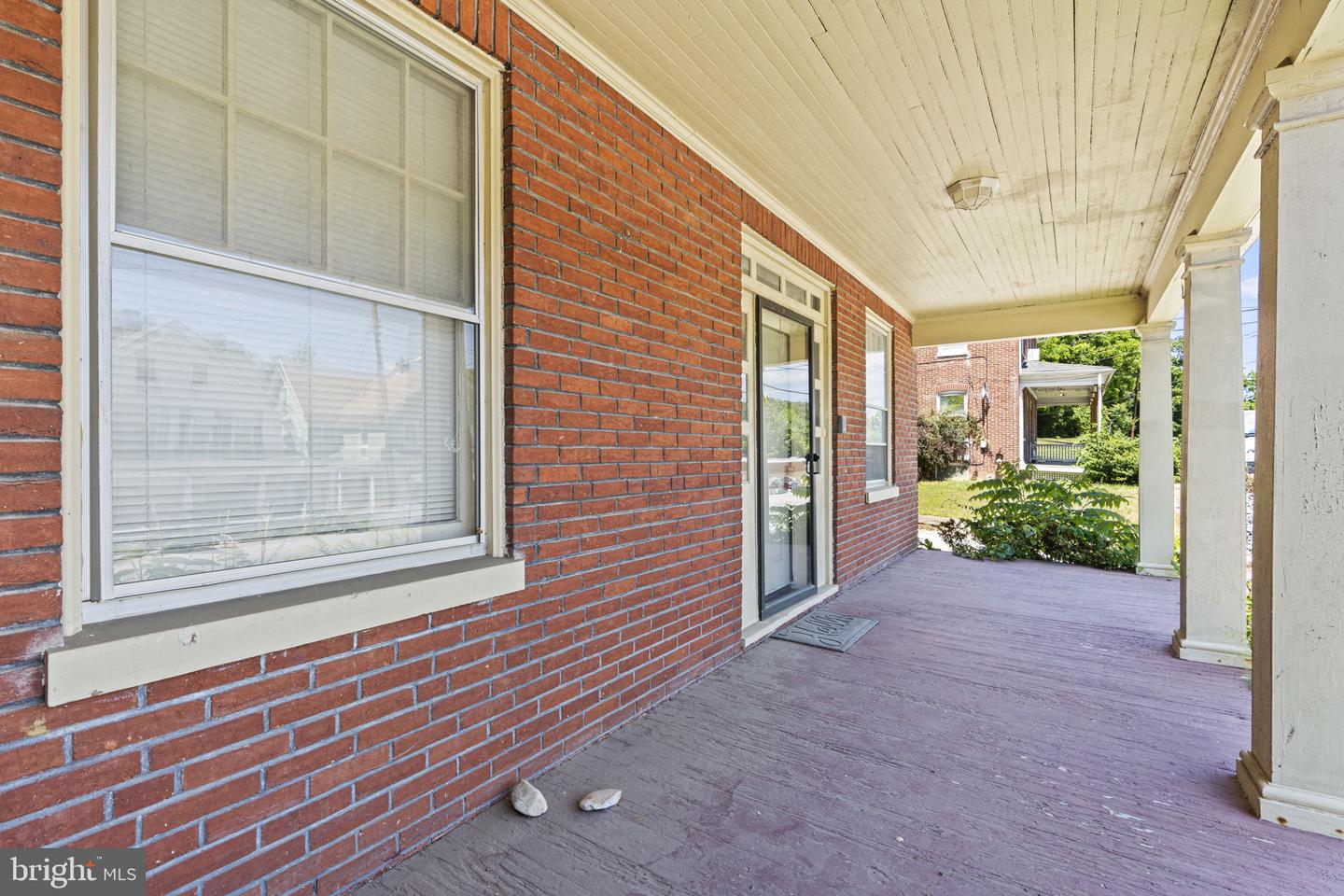 1422 S George St Property Photo 7