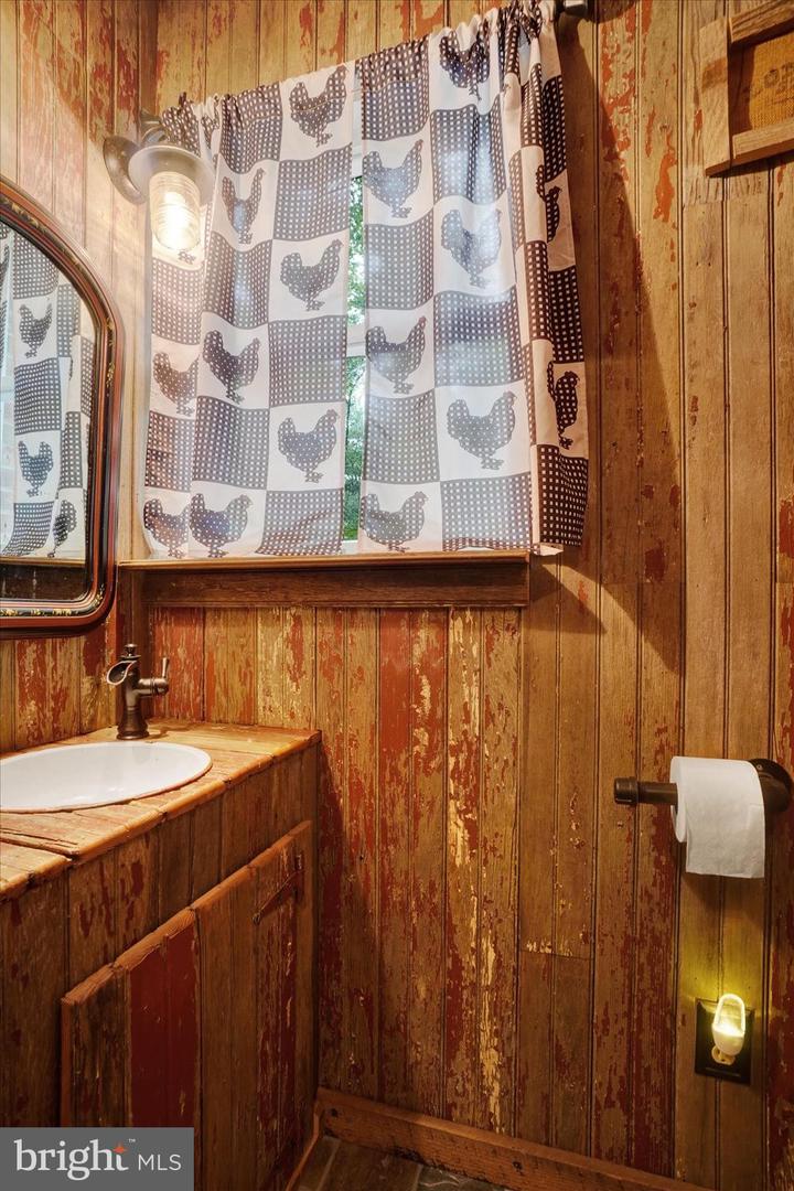 745 Jackson Square Rd Property Photo 15