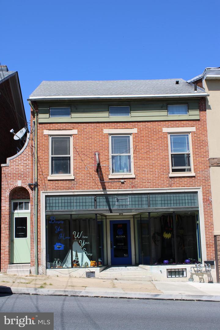 206 HELLAM ST Property Photo 1