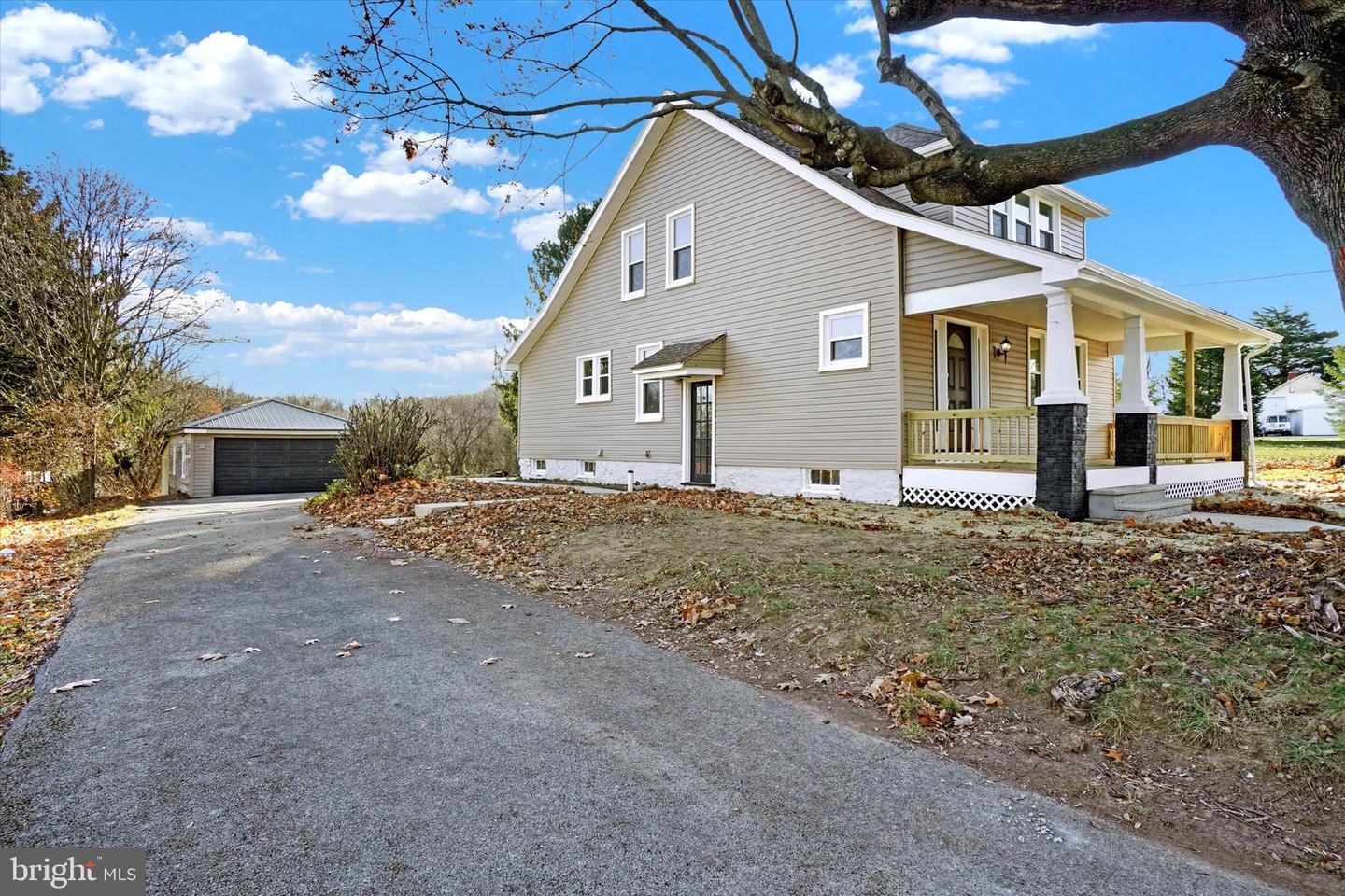 1055 Smith Hill Rd Property Photo 3