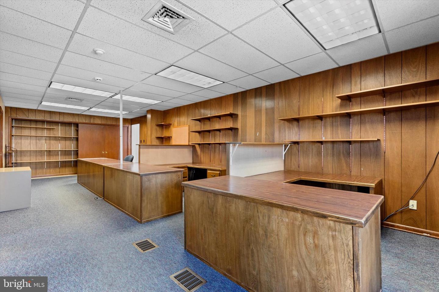 2605 W Market St Property Photo 11