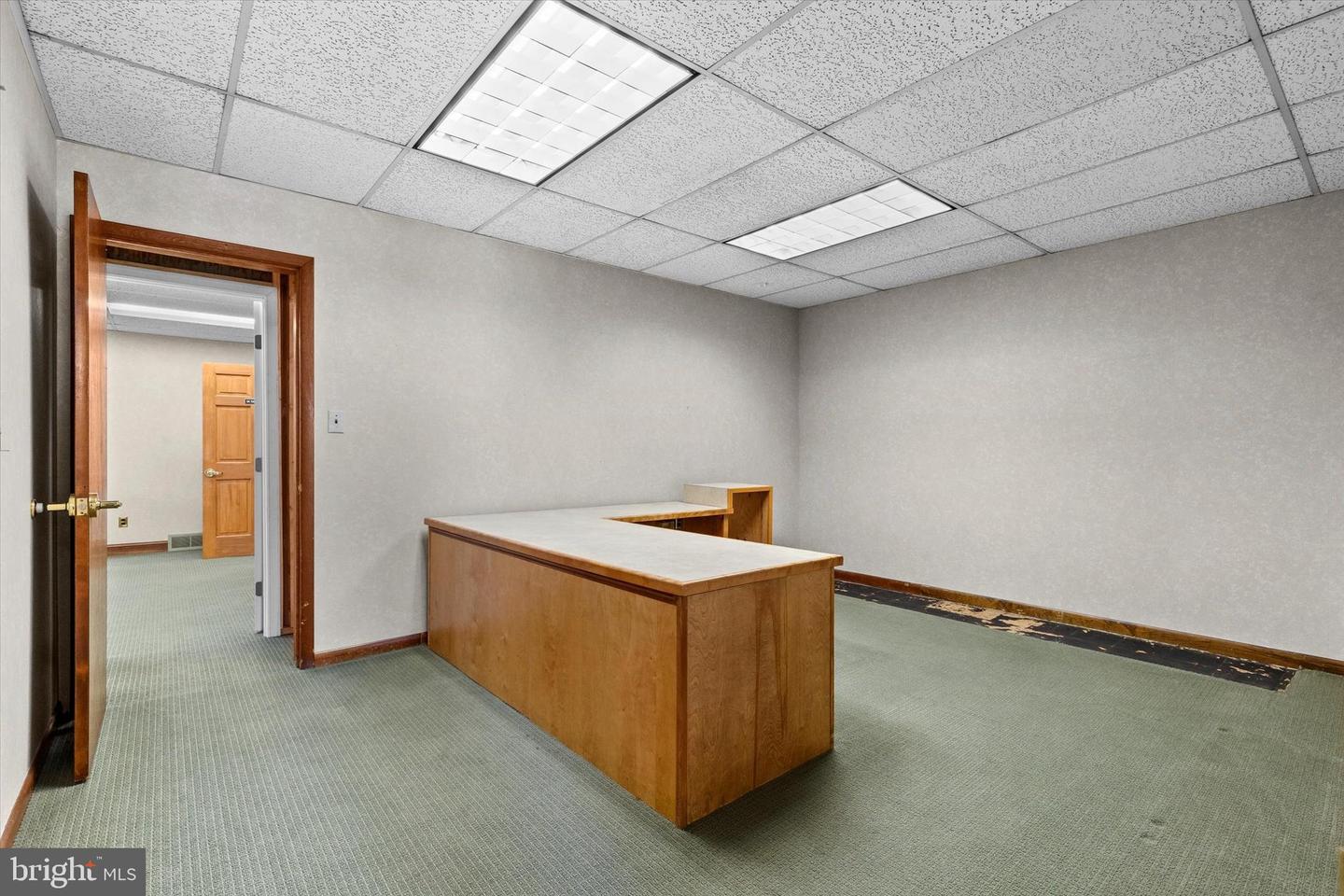 2605 W Market St Property Photo 18