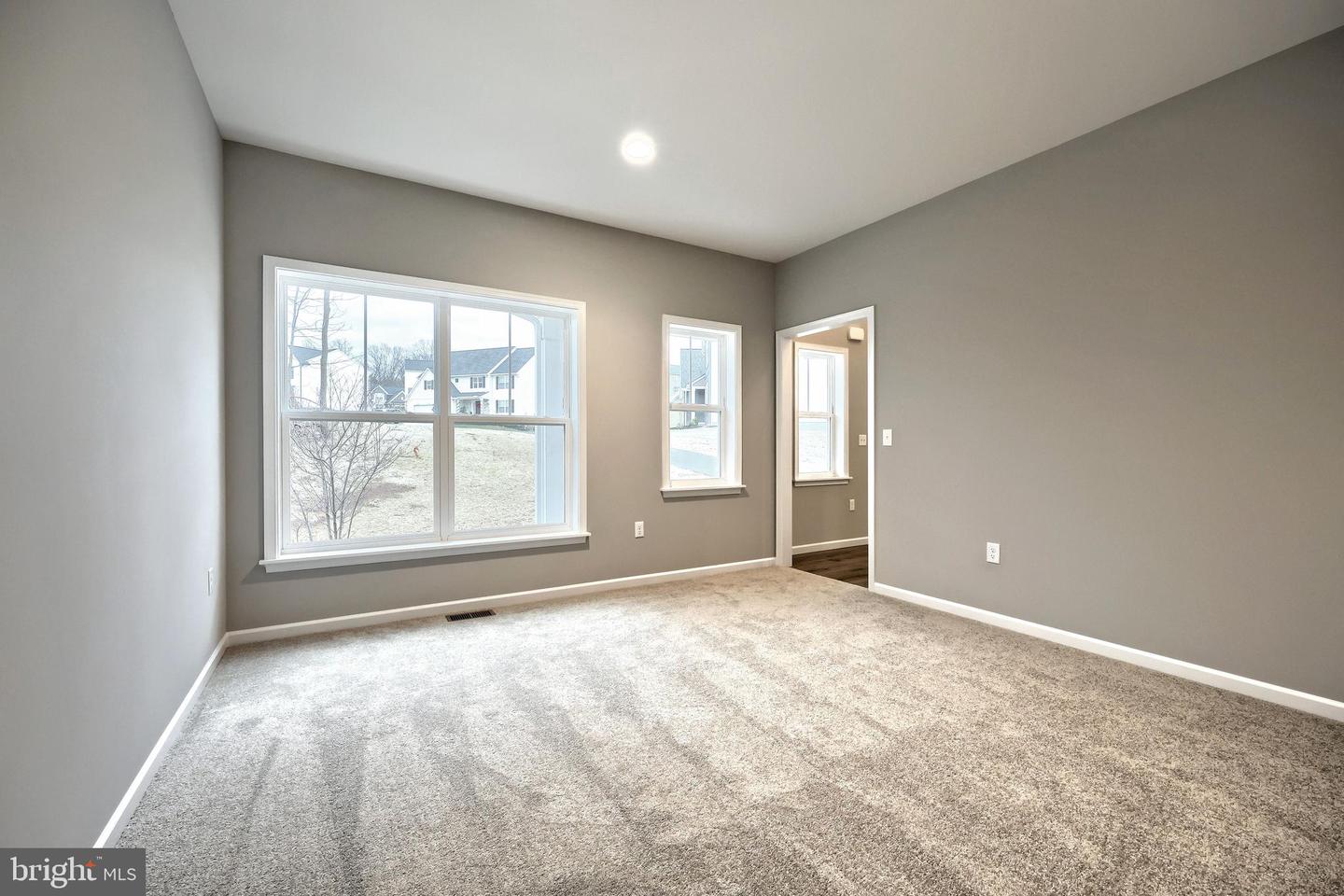 240 Red Maple Dr Property Photo 6