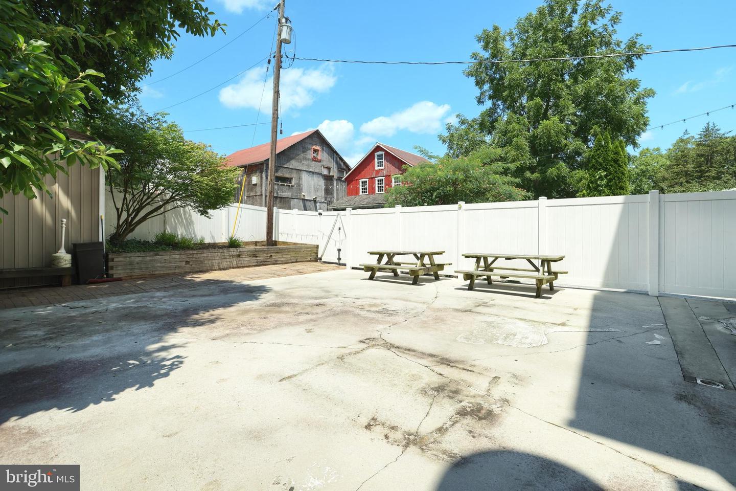 106 N Front St Property Photo 13