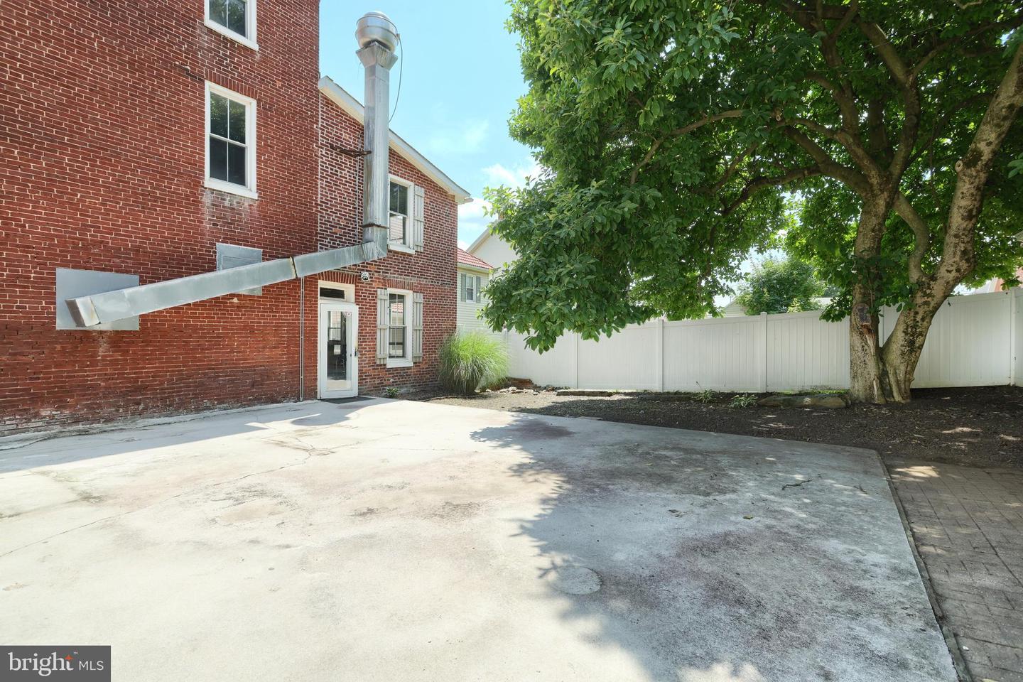 106 N Front St Property Photo 14