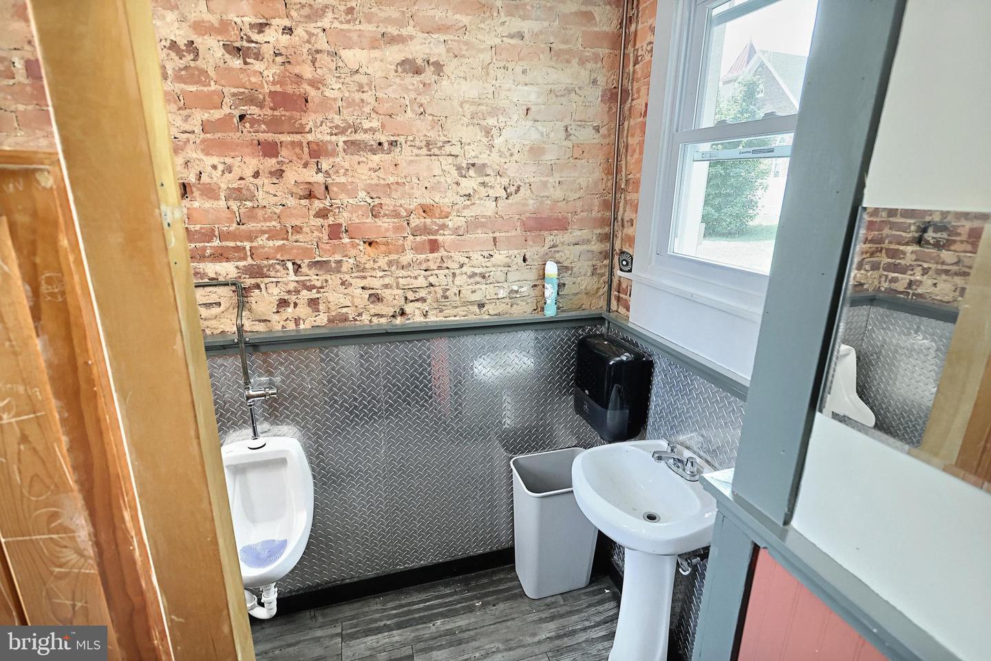 106 N Front St Property Photo 31