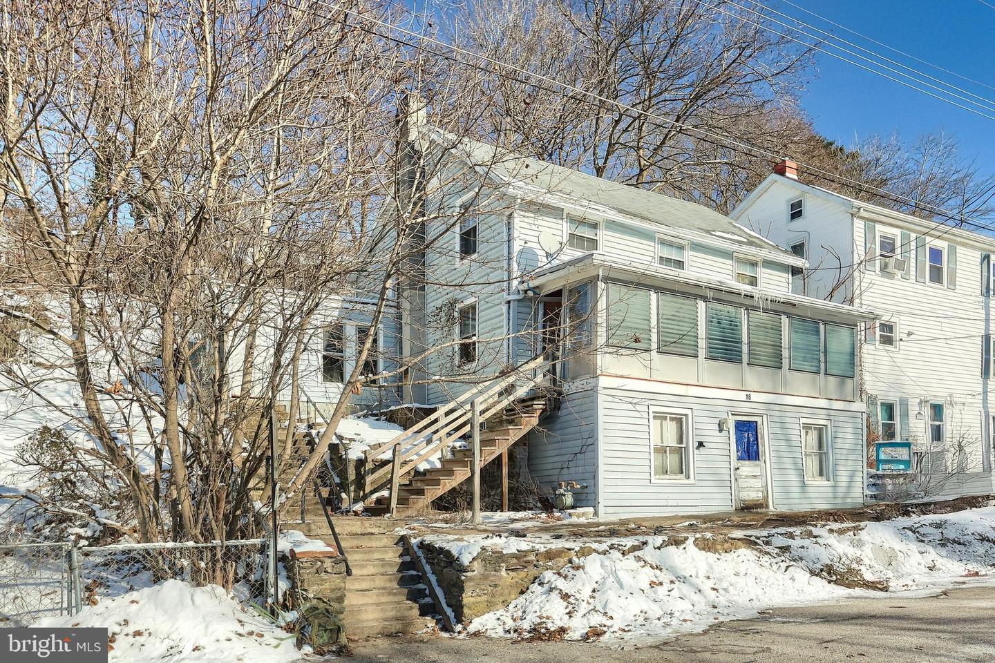 16 Junior St Property Photo