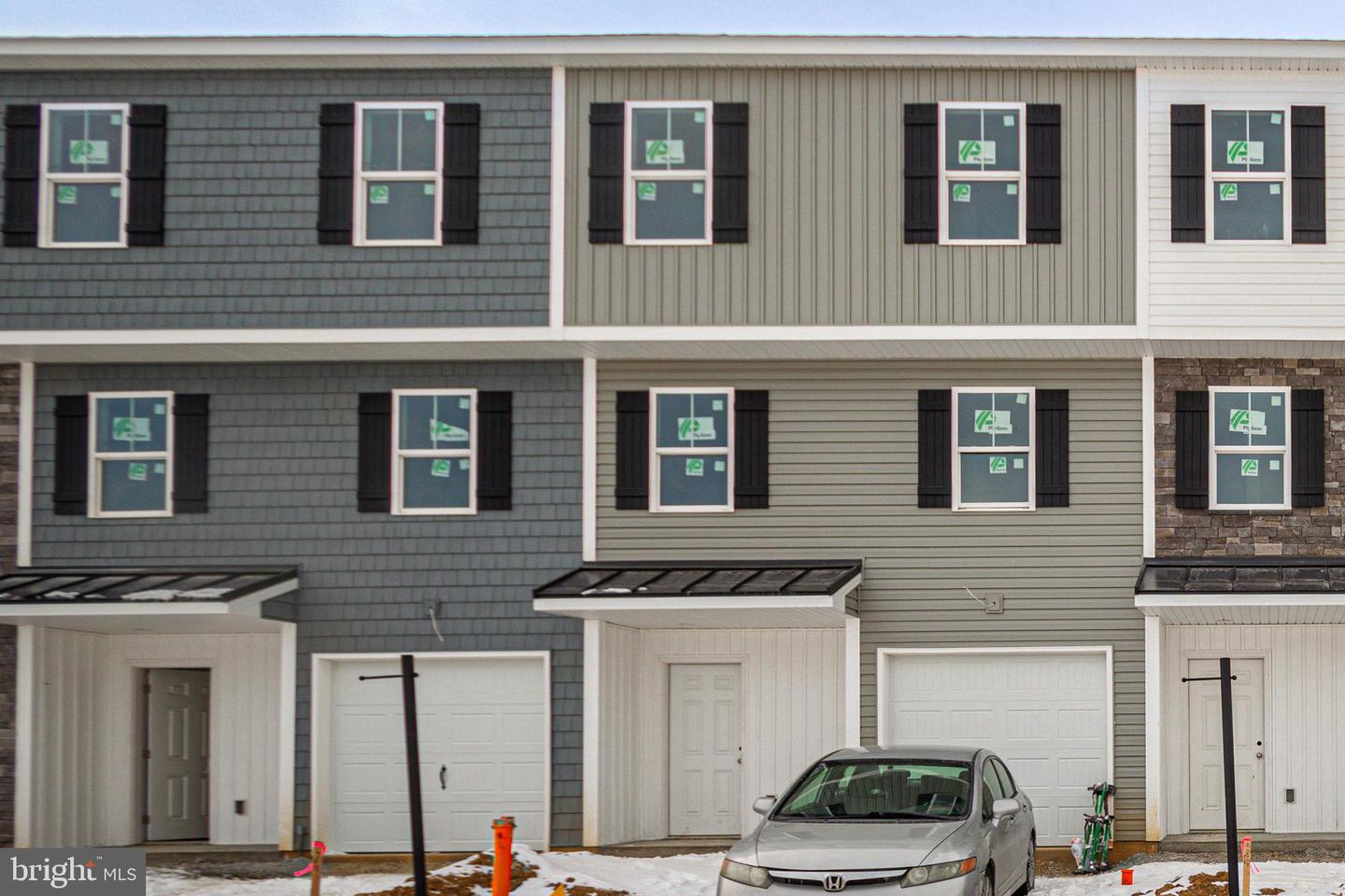 3 Landing Pl #3 Property Photo 1
