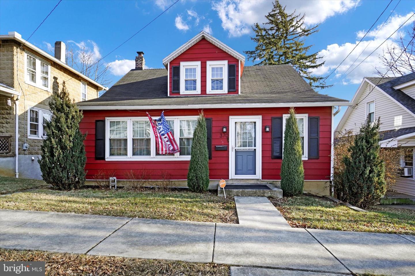 370 E Market Property Photo