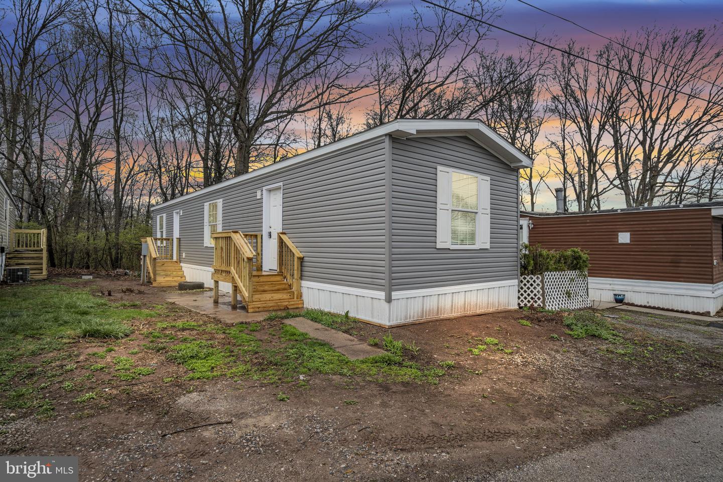 12 Mobile Dr Property Photo