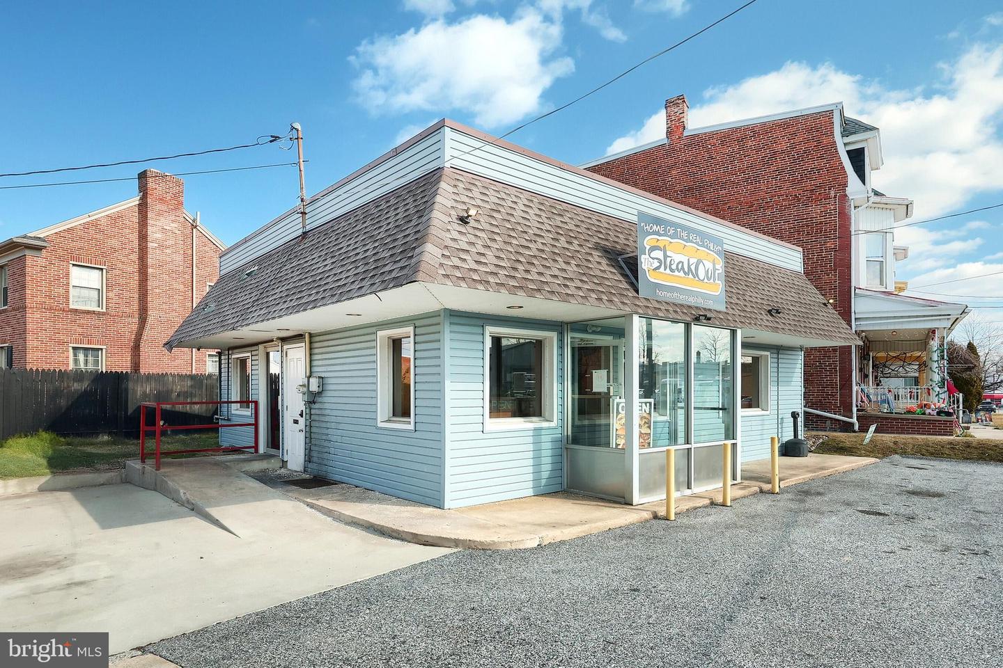 1277 W Market St Property Photo 2