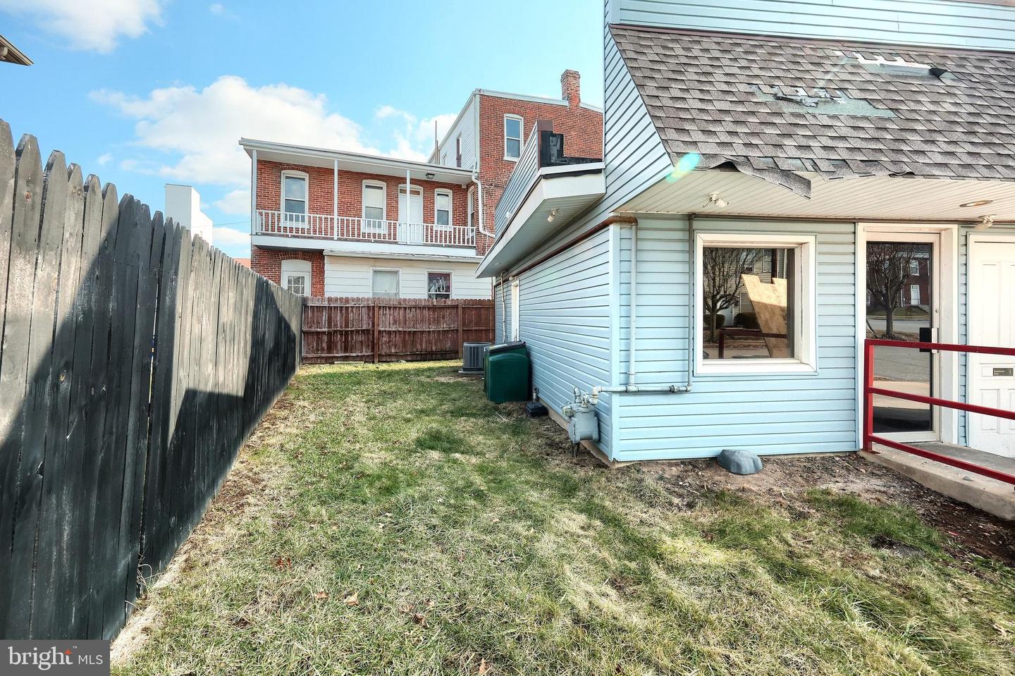 1277 W Market St Property Photo 8