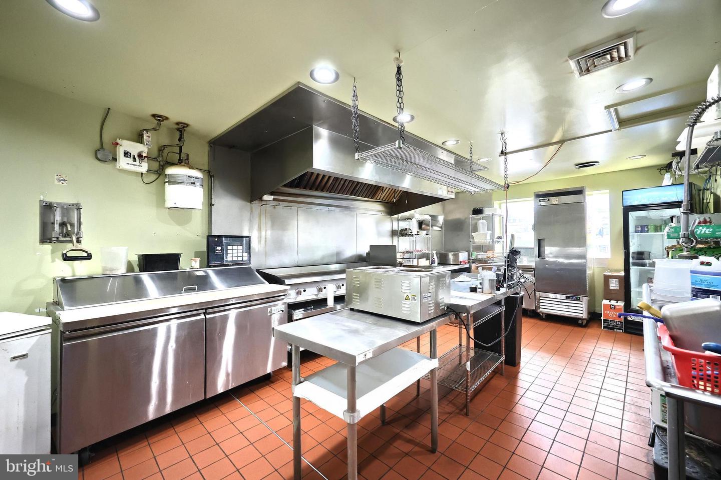 1277 W Market St Property Photo 9