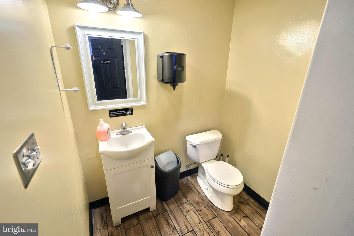 1277 W Market St Property Photo 19