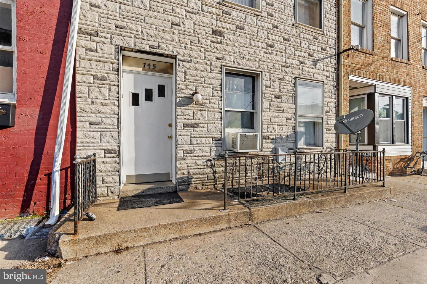 745 E MARKET ST Property Photo 1
