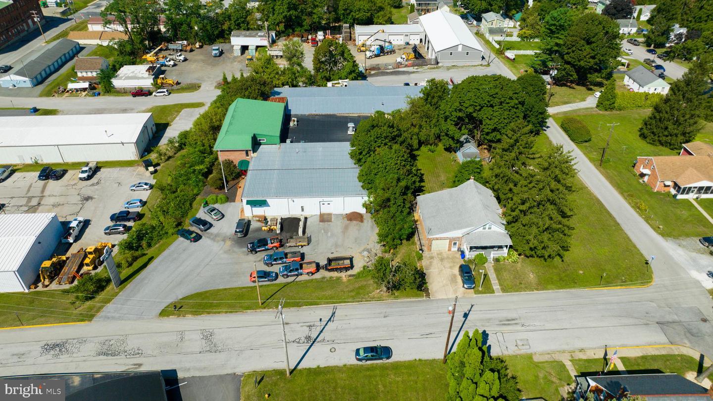 280 N Park St Property Photo 3