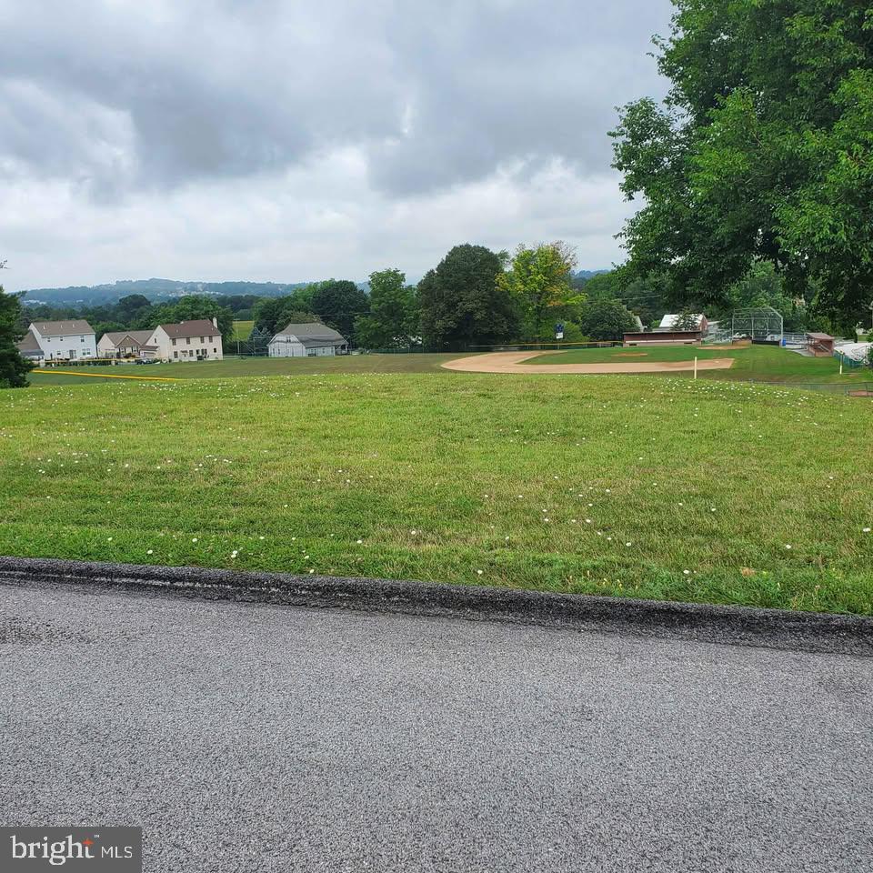 11 W Crestlyn Dr Property Photo 3