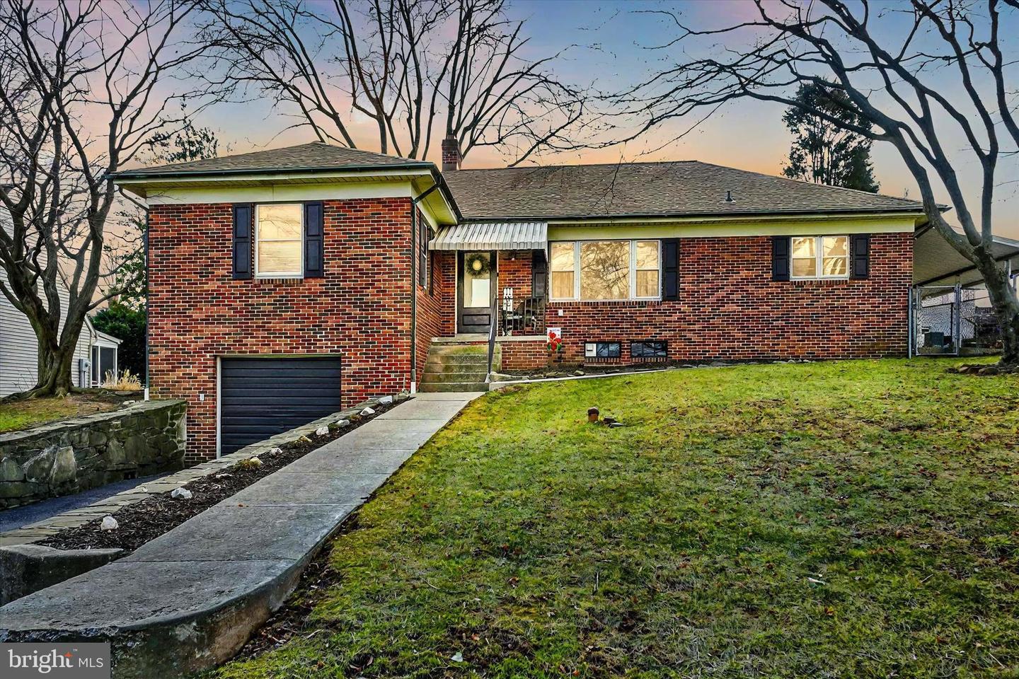 844 Rathton Rd Property Photo