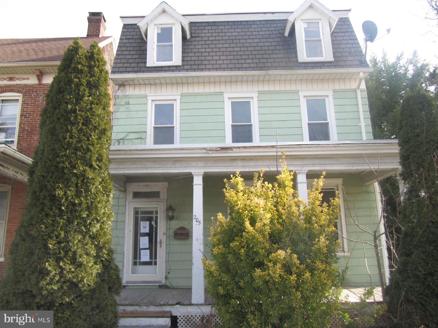 205 S Pleasant Ave Property Photo