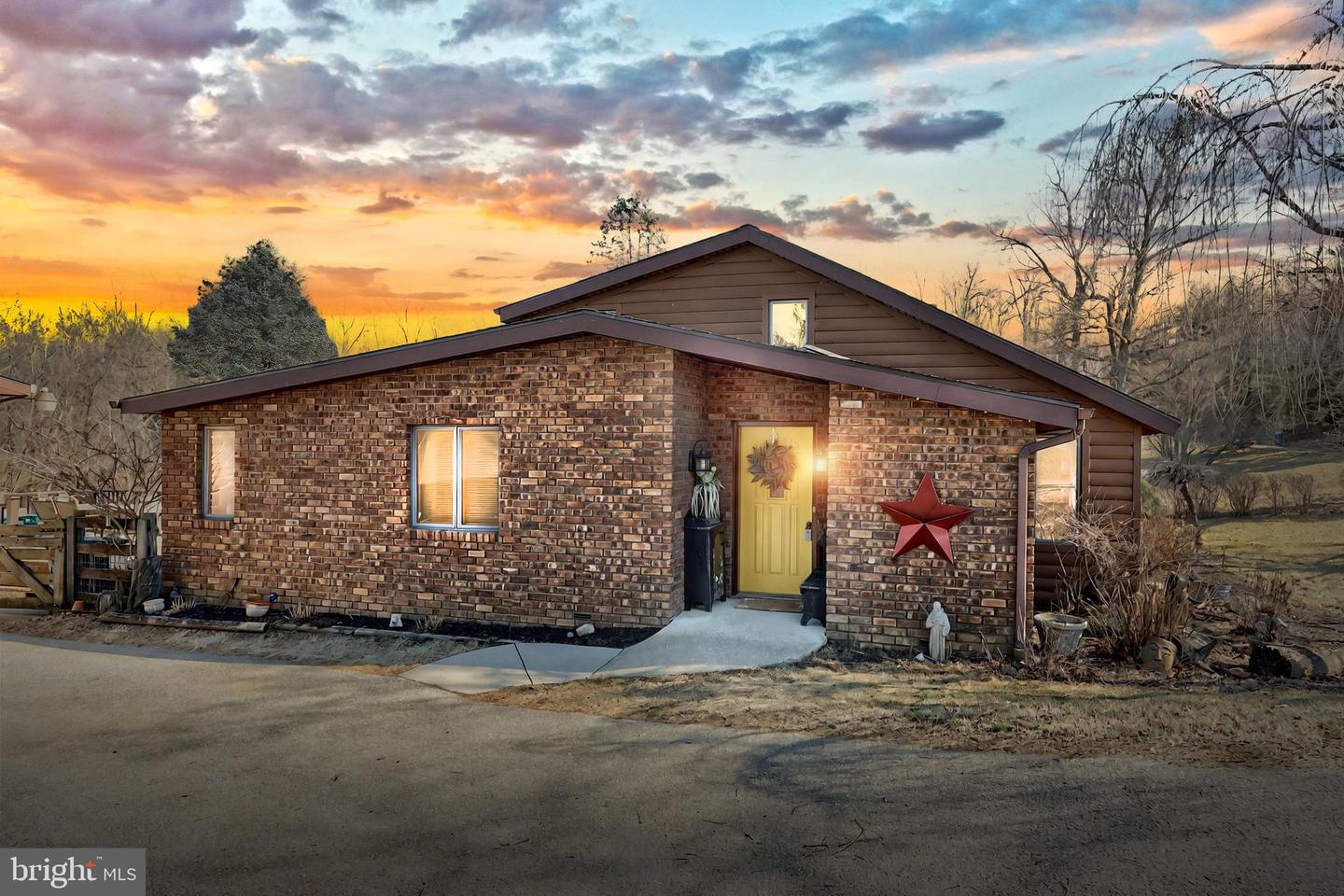 222 Seven Springs Property Photo