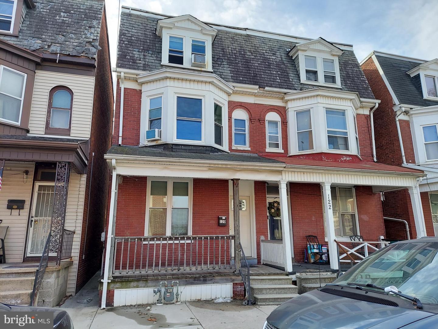 120 W Maple St Property Photo
