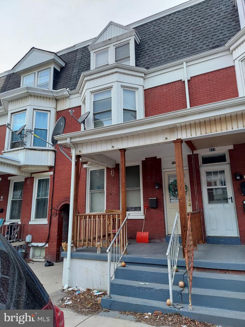 839 E Philadelphia St Property Photo